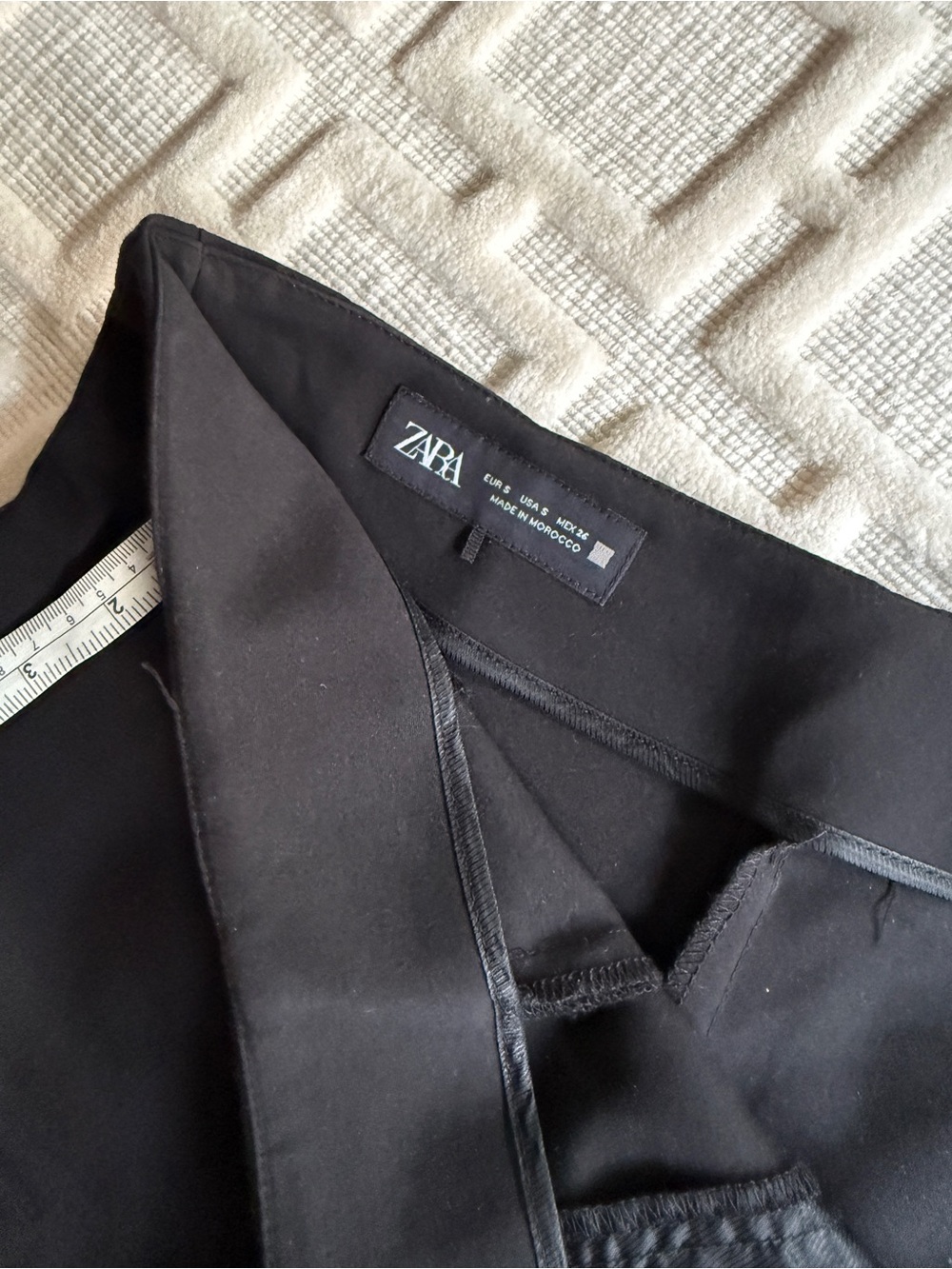 Zara Black High-Waist Tailored Shorts with Welt Pockets - Picture 4 of 4
